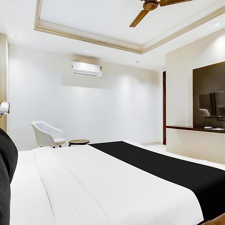 Готель Super Townhouse Oak Udyog Vihar Ґурґаон Екстер'єр фото