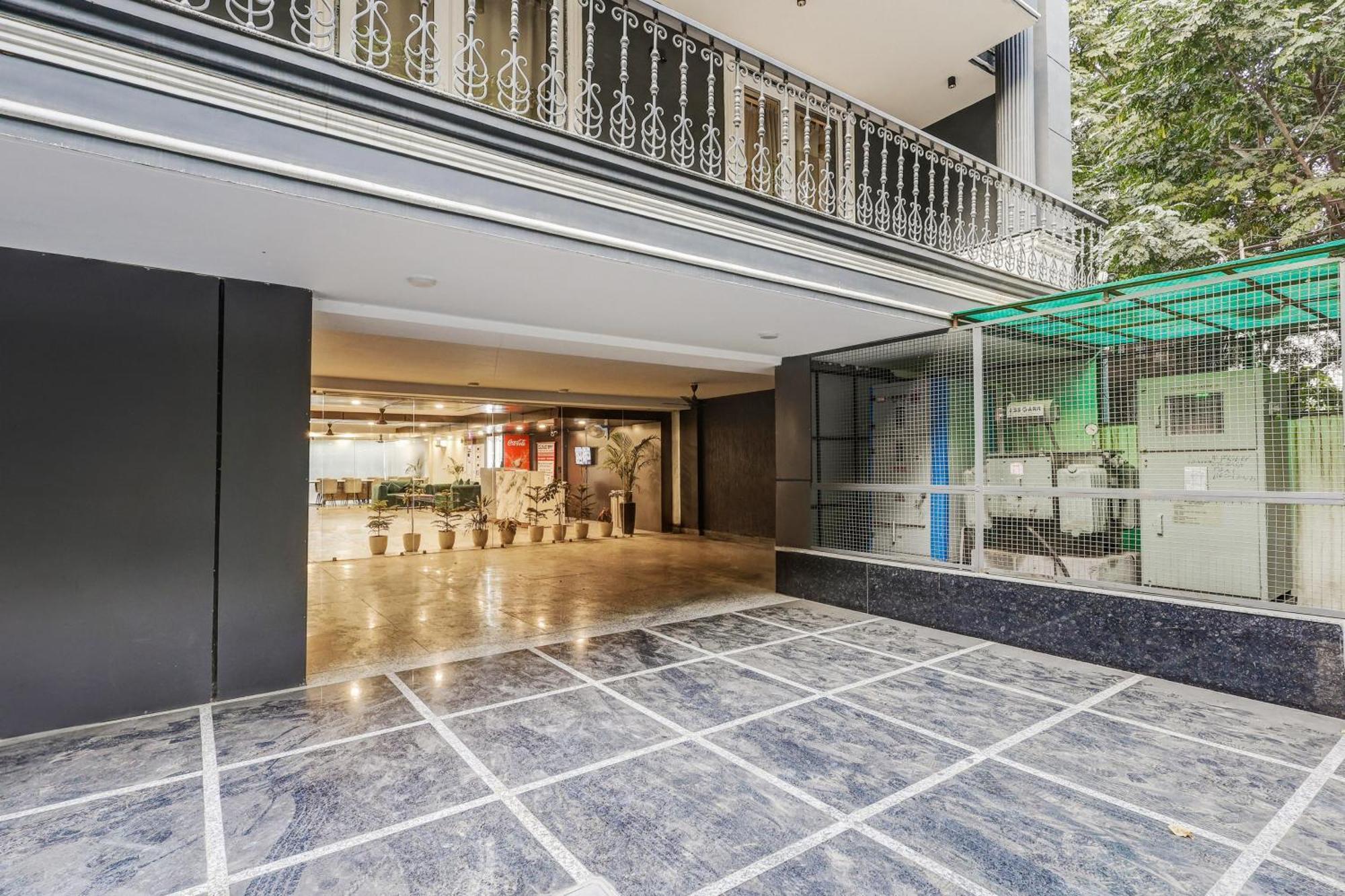 Готель Super Townhouse Oak Udyog Vihar Ґурґаон Екстер'єр фото