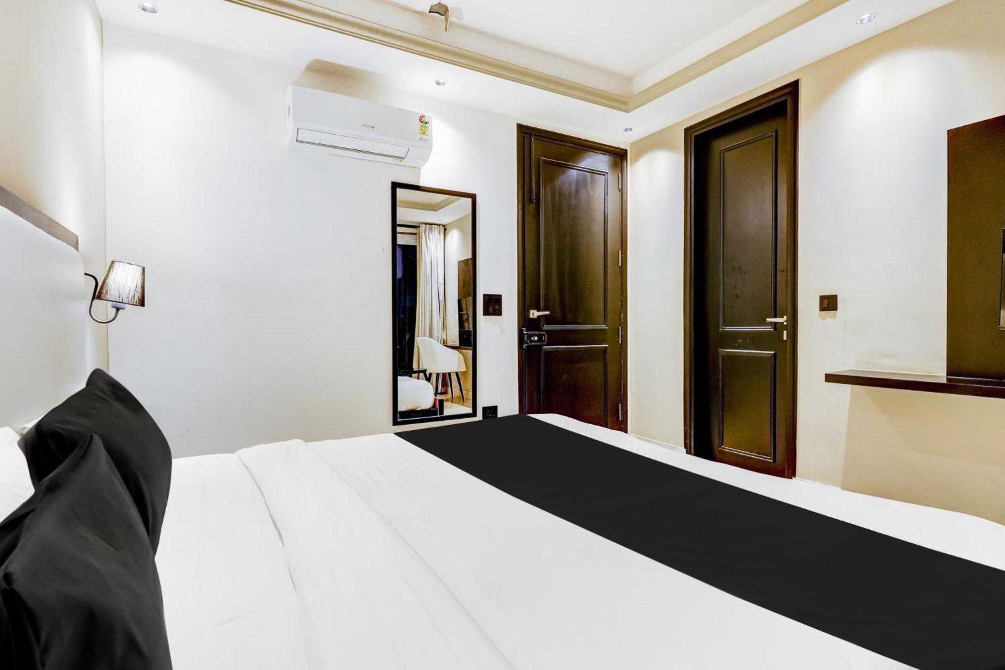 Готель Super Townhouse Oak Udyog Vihar Ґурґаон Екстер'єр фото